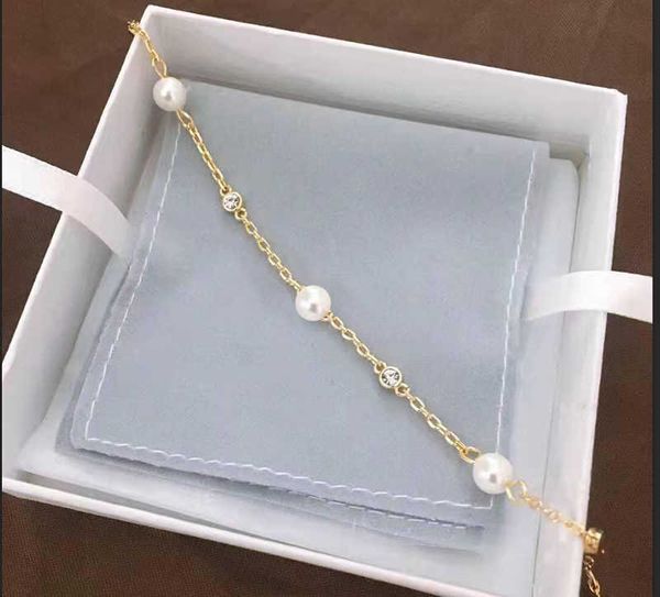 luxurys designers charm bracelet exquisite jewelry women fashion style bracelets lovers birthday engagement wedding gift hight quality good, Golden;silver
luxurys designers charm bracelet exquisite jewelry women fashion style bracelets lovers birthday engagement wedding gift hight quality good, Golden;silver