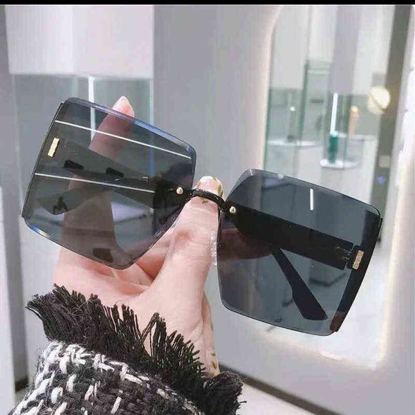 2022 latest fashion designer factory online export sunglasses framels d family large frame red di personality same type woman, White;black
2022 latest fashion designer factory online export sunglasses framels d family large frame red di personality same type woman, White;black