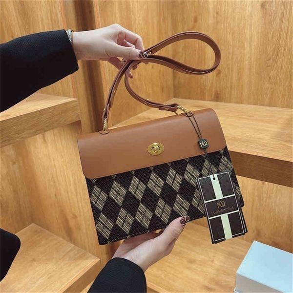 factory sale super low discount printed bag personalized sewing line color matching small square single shoulder bag
factory sale super low discount printed bag personalized sewing line color matching small square single shoulder bag