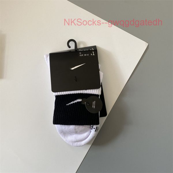 men classic fashion socks hook brand color stitched men's women's long tube sports training sock street couple middle tubes luxury, Black
men classic fashion socks hook brand color stitched men's women's long tube sports training sock street couple middle tubes luxury, Black