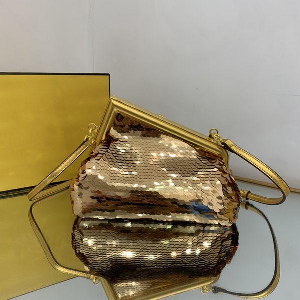 5a designer oblique cross bags women's fashion shoulder bag luxury super large metal buckle lamb leather genuine leather handbag
5a designer oblique cross bags women's fashion shoulder bag luxury super large metal buckle lamb leather genuine leather handbag