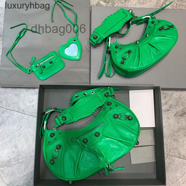 2022 designer bags bbalencaigas b family leather le cagole three one pleated crescent single shoulder diagonal span underarm
2022 designer bags bbalencaigas b family leather le cagole three one pleated crescent single shoulder diagonal span underarm