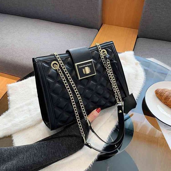 autumn winter chain buckle leather single shoulder msenger bag 2022 luxury brand fashion design women's sachet
autumn winter chain buckle leather single shoulder msenger bag 2022 luxury brand fashion design women's sachet