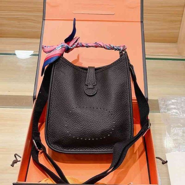 women purse herme designer women handbag cowhide leather cross body bag fashion h letter hollowed out shoulder bags classic look
women purse herme designer women handbag cowhide leather cross body bag fashion h letter hollowed out shoulder bags classic look