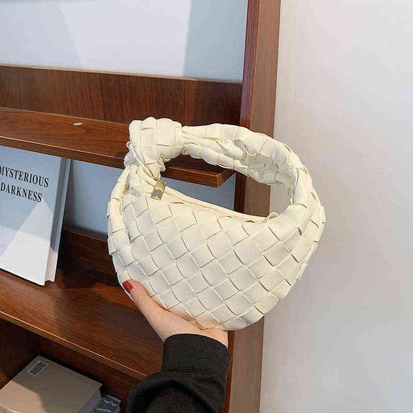 woven cloud knot arc pillow hand bag women's summer trend single shoulder menger bag
woven cloud knot arc pillow hand bag women's summer trend single shoulder menger bag