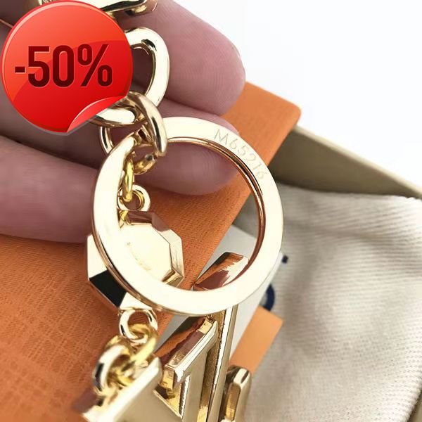 fashion woman mans keychains alloy fashionable handmade keychain alloy stylish key buckle with box, Silver
fashion woman mans keychains alloy fashionable handmade keychain alloy stylish key buckle with box, Silver