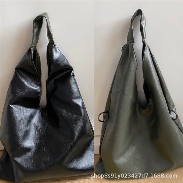 luxury ladies large bag shoulder bag 2022 double-sided two-color mother bag retro tote soft wash
luxury ladies large bag shoulder bag 2022 double-sided two-color mother bag retro tote soft wash