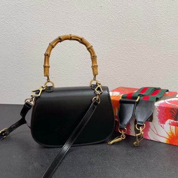 saddle female leather hand minority design semi-circular broadband messenger bag fashion tiger head
saddle female leather hand minority design semi-circular broadband messenger bag fashion tiger head