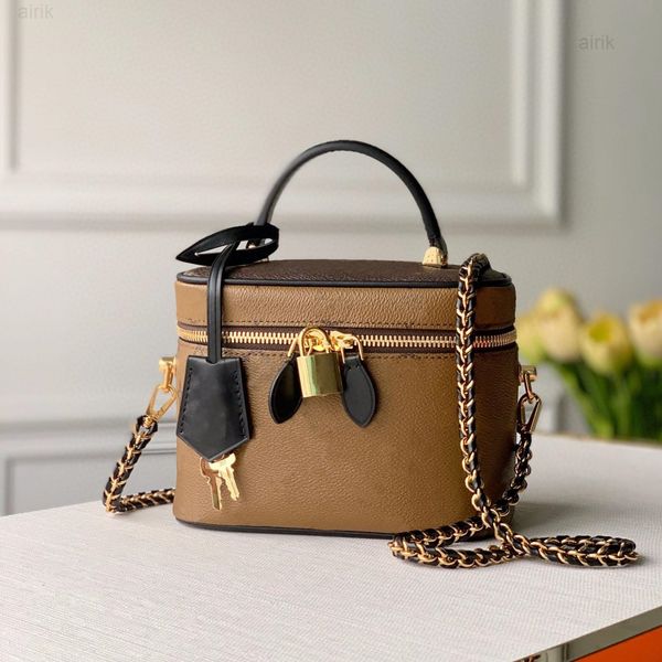 2023 fashion ladies cosmetic bag classic poker pattern woman makeup box leather chain messenger wrap shoulder bags m45165 elegant and practi
2023 fashion ladies cosmetic bag classic poker pattern woman makeup box leather chain messenger wrap shoulder bags m45165 elegant and practi