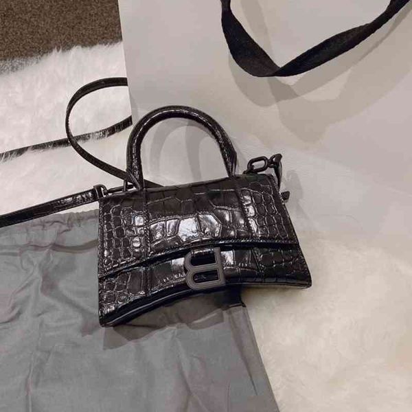 balencaigabag female ltaly bag designer 2022 fashion b-button hourglass bag messenger armpit bag leather crocodile pattern one shoulder hand
balencaigabag female ltaly bag designer 2022 fashion b-button hourglass bag messenger armpit bag leather crocodile pattern one shoulder hand
