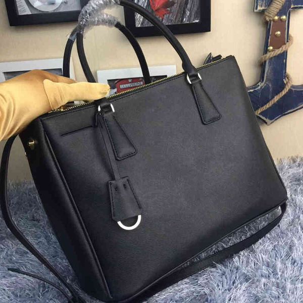 the new lady handbag trend large capacity temperament joker cross pattern slung single shoulder killer
the new lady handbag trend large capacity temperament joker cross pattern slung single shoulder killer
