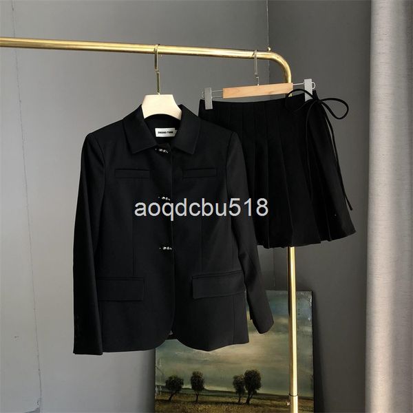 two piece dress niche design suit female style celebrity temperament fashion coat + pleated skirt, White
two piece dress niche design suit female style celebrity temperament fashion coat + pleated skirt, White
