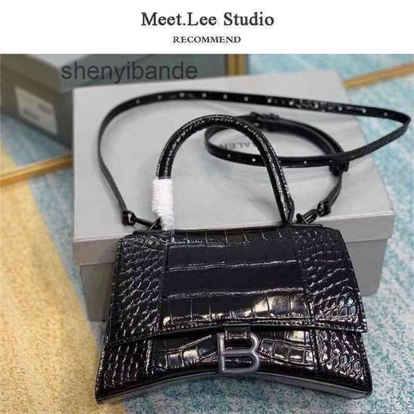 womens fashion bbalencigass handbags designer bags b home bag hourglass leather crocodile mini high version b-word magnetic buckle single s
womens fashion bbalencigass handbags designer bags b home bag hourglass leather crocodile mini high version b-word magnetic buckle single s