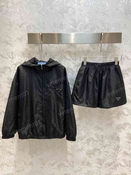 womens two piece pants p..da classic nylon fabric dark print hooded trench coat and shorts two piece women designer tracksuits 0912, White
womens two piece pants p..da classic nylon fabric dark print hooded trench coat and shorts two piece women designer tracksuits 0912, White