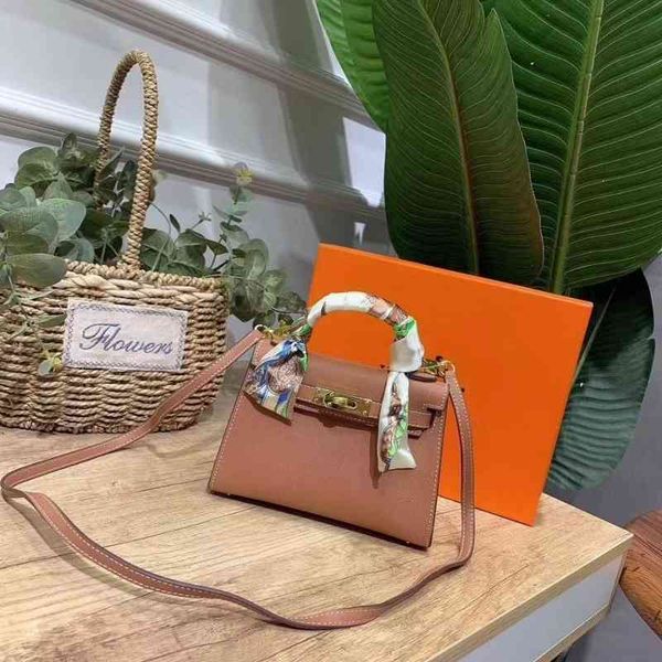 outlet bag herme the new mini kely 2022 portable one houlder meenger bag i made of cow leather have birkinhave 
outlet bag herme the new mini kely 2022 portable one houlder meenger bag i made of cow leather have birkinhave