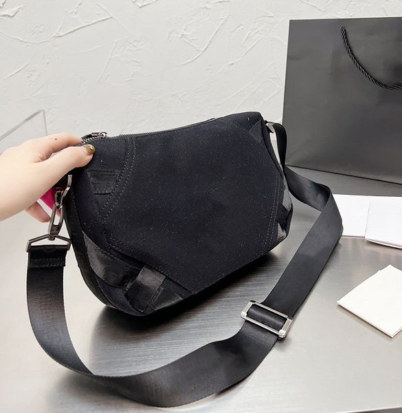 2022 luxury designers lady handbags tote floral letter chain purses fashion quilting clutch bags underarm nylon square interior armpit bag m, Red;black
2022 luxury designers lady handbags tote floral letter chain purses fashion quilting clutch bags underarm nylon square interior armpit bag m, Red;black