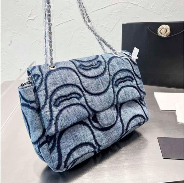 tz women jumbo flap luxury shoulder bags cowboy denim designer bag contrast colors silver metal hardware chain wavy shape tie dye handbag de
tz women jumbo flap luxury shoulder bags cowboy denim designer bag contrast colors silver metal hardware chain wavy shape tie dye handbag de