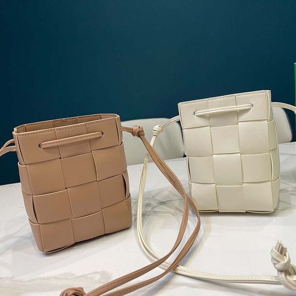 2022 women bags crossbody handbag one-shoulder pillow versatile design leather stylish high-end small square handbag 1005
2022 women bags crossbody handbag one-shoulder pillow versatile design leather stylish high-end small square handbag 1005