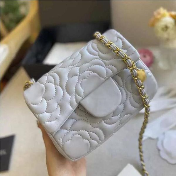 tz 18cm mini flap designer bag solid color flower embroidery hard genuine leather classic handbags pendant decoration metal chain crossbody
tz 18cm mini flap designer bag solid color flower embroidery hard genuine leather classic handbags pendant decoration metal chain crossbody