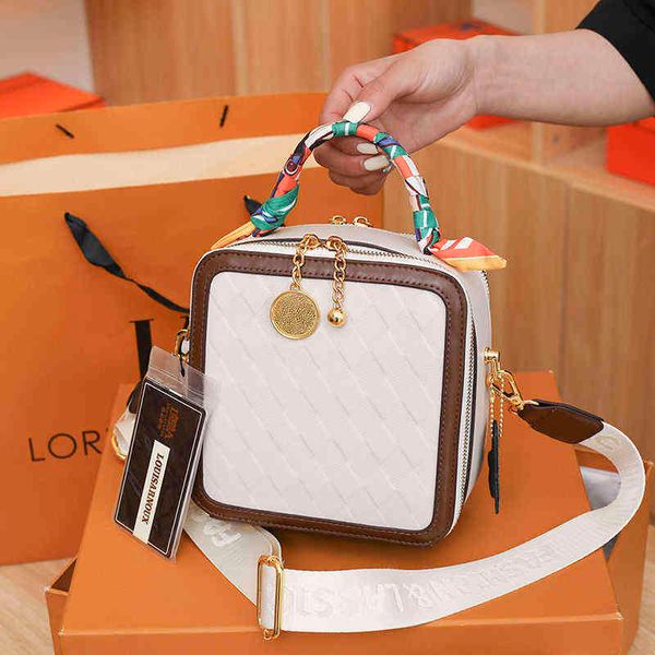 classic small square bags 2022 new high-class portable women's bag double zipper fashion unit price messenger handbag
classic small square bags 2022 new high-class portable women's bag double zipper fashion unit price messenger handbag