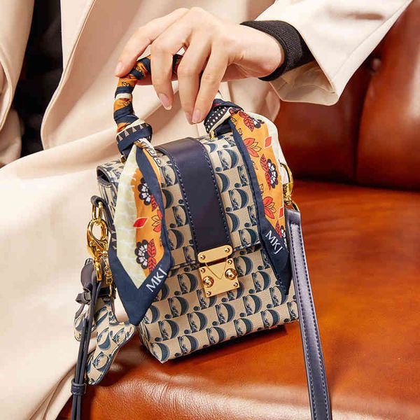 minority design leather messenger small square bag women's mobile phone new versatile hand twisted shoulder
minority design leather messenger small square bag women's mobile phone new versatile hand twisted shoulder