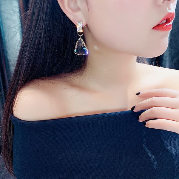 925 silver needle european and american fashion shining diamond geometric triangle crystal earrings korean personalized and temperamental st, Golden
925 silver needle european and american fashion shining diamond geometric triangle crystal earrings korean personalized and temperamental st, Golden