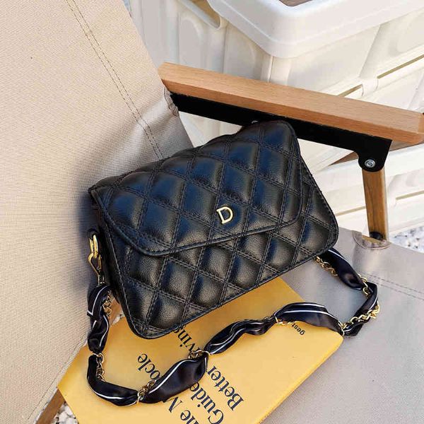 soft leather texture single shoulder satchel large capacity rhombic lattice embroidered thread msenger bag simple leisure small square
soft leather texture single shoulder satchel large capacity rhombic lattice embroidered thread msenger bag simple leisure small square