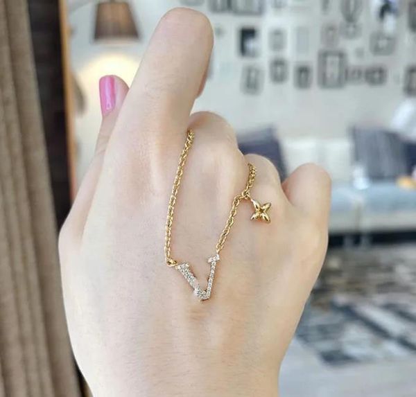 necklace temperament light luxury niche high sense clavicle designer jewelry necklaces gold chain luxury heart for mens womens bijoux, Silver
necklace temperament light luxury niche high sense clavicle designer jewelry necklaces gold chain luxury heart for mens womens bijoux, Silver