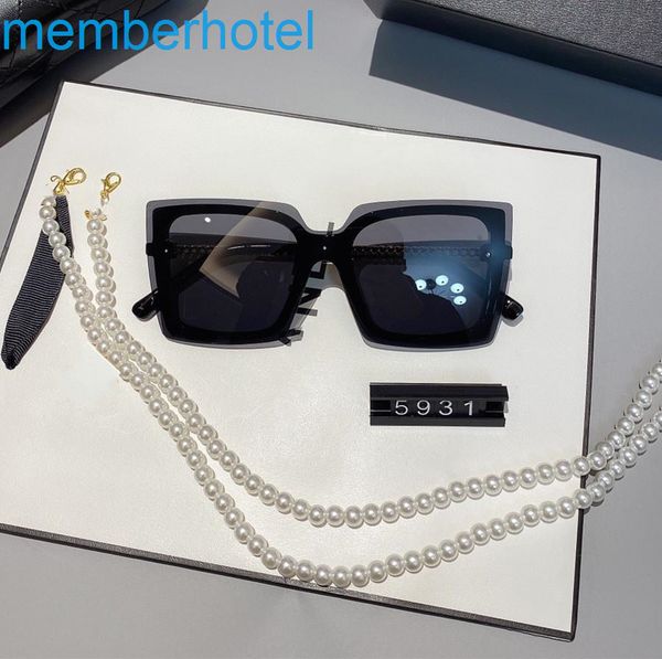 summer famous sunglass oversized flat ladi sun glass chain women square fram fashion digner with packaging box shad, White;black
summer famous sunglass oversized flat ladi sun glass chain women square fram fashion digner with packaging box shad, White;black