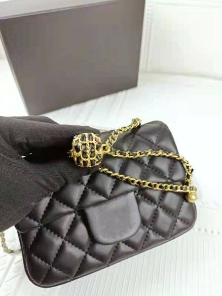 new version of golden ball flap bags lamb flap bag evolution classic flap innovation interpretation square fat man appearance retro gold har
new version of golden ball flap bags lamb flap bag evolution classic flap innovation interpretation square fat man appearance retro gold har