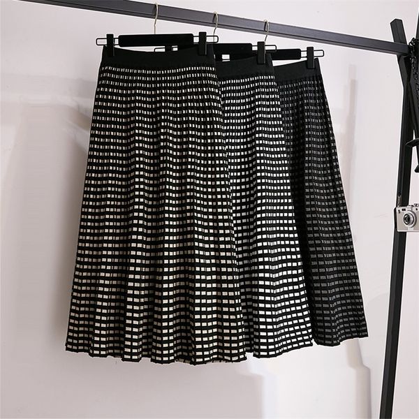 womens knitted wool high waist stretched plaid long a line patchwork midi skirts t200324, Black
womens knitted wool high waist stretched plaid long a line patchwork midi skirts t200324, Black