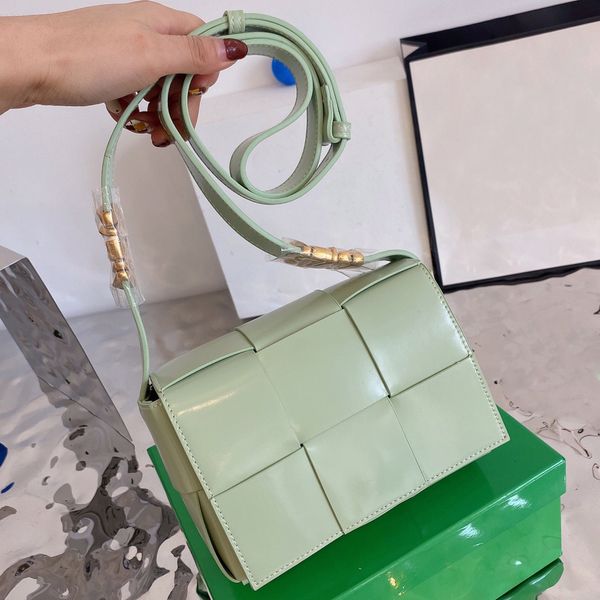 bucket bags leather braided handbags fashion new ladies designer handbags travel one shoulder messenger phone wallets08
bucket bags leather braided handbags fashion new ladies designer handbags travel one shoulder messenger phone wallets08
