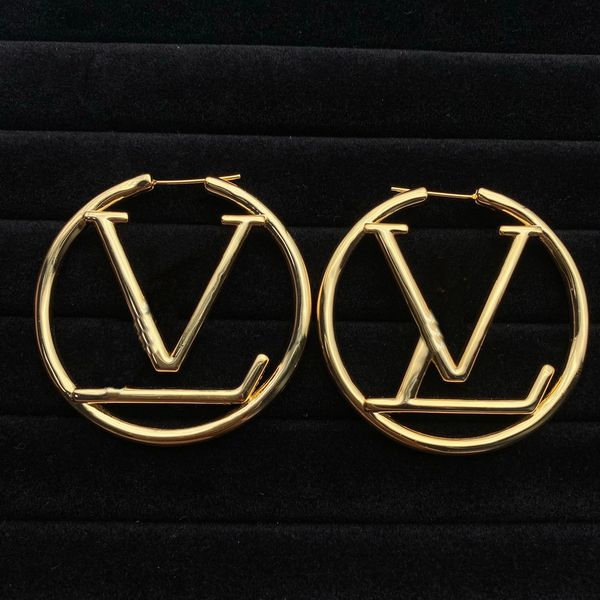 fashion v letters gold hoop earrings for ladies exaggerated rugged women's large earring stud party wedding lovers gift luxurious desig, Golden;silver
fashion v letters gold hoop earrings for ladies exaggerated rugged women's large earring stud party wedding lovers gift luxurious desig, Golden;silver