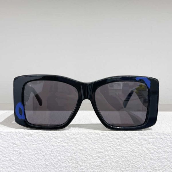2022 sunglasses super fire small fragrance square sunglasses 71472a letter c big label same style, White;black
2022 sunglasses super fire small fragrance square sunglasses 71472a letter c big label same style, White;black