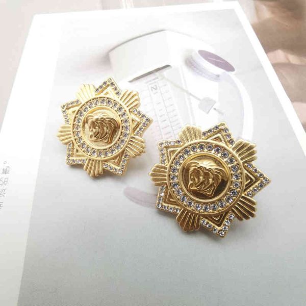new fashion trend jewelry luxury quality designer wholesale fan family medusa printing simple small earrings female model, Silver
new fashion trend jewelry luxury quality designer wholesale fan family medusa printing simple small earrings female model, Silver