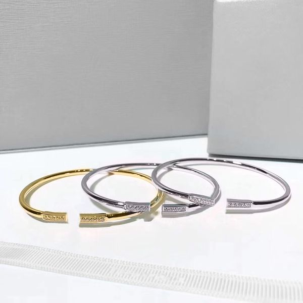 

Luxury Designer Bracelets Fashion Narrow Bracelet Suitable for Lovers Mens Women's Delicate Jewelry 3 Color High Quality