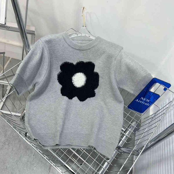 women's t-shirt spring fashion brand women's round neck net red towel embroidered sunflower knitted t-shirt simple and comfortable, White
women's t-shirt spring fashion brand women's round neck net red towel embroidered sunflower knitted t-shirt simple and comfortable, White