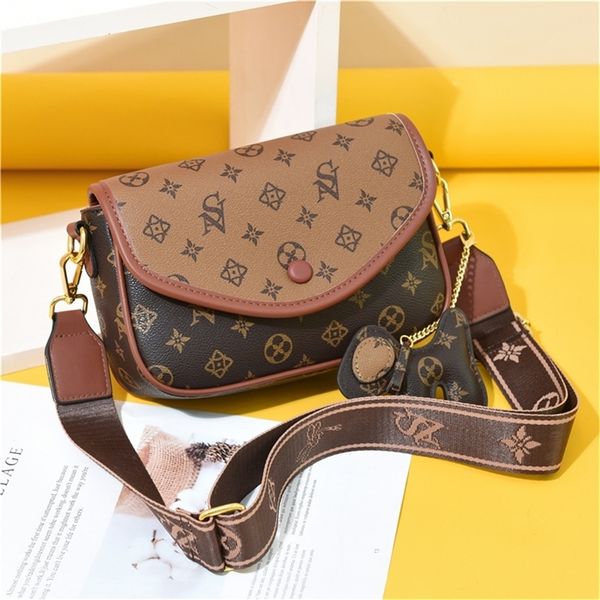 new printed single messenger personalized fashion red wide belt trendy purses outlet online
new printed single messenger personalized fashion red wide belt trendy purses outlet online