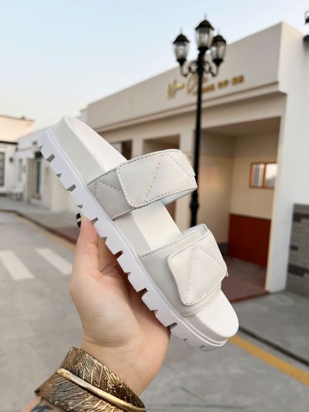 2022 nappa leather sandals designer luxury women slides summer heightening outdoor shoes beach slippers, Black
2022 nappa leather sandals designer luxury women slides summer heightening outdoor shoes beach slippers, Black