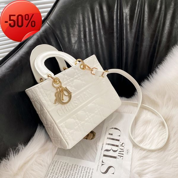 the factory directly 2022 new princs diana bag women's fashion light luxury handbag small fragrance one shoulder msenger bag low price
the factory directly 2022 new princs diana bag women's fashion light luxury handbag small fragrance one shoulder msenger bag low price