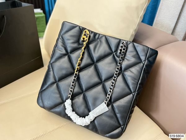 chan bag2022 lady's new tote fashion shopping bag metal chain classic design shoulder bags high-grade designer bag shopping bags high-q
chan bag2022 lady's new tote fashion shopping bag metal chain classic design shoulder bags high-grade designer bag shopping bags high-q