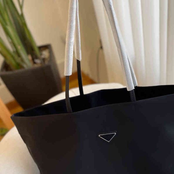 scalloped nylon designer tote bags women fashion high capacity handbag crossbody-bag female shopping purses 220510
scalloped nylon designer tote bags women fashion high capacity handbag crossbody-bag female shopping purses 220510