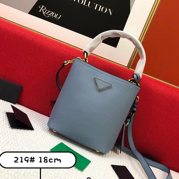 2022 fashion catwalk style bucket bag luxury designer ladies handbag large capacity han dbag high-quality bags high-end single products all-
2022 fashion catwalk style bucket bag luxury designer ladies handbag large capacity han dbag high-quality bags high-end single products all-