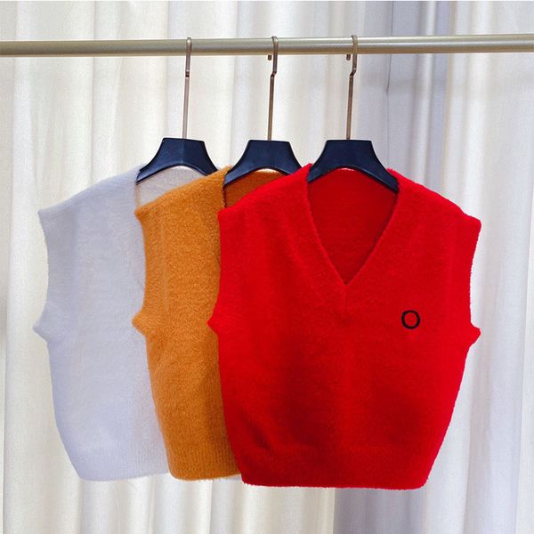 2022 fashion autumn winter women's sweaters solid embroidery v-neck sleeveless knitted vest all-match casual loose 3 color, White;black
2022 fashion autumn winter women's sweaters solid embroidery v-neck sleeveless knitted vest all-match casual loose 3 color, White;black