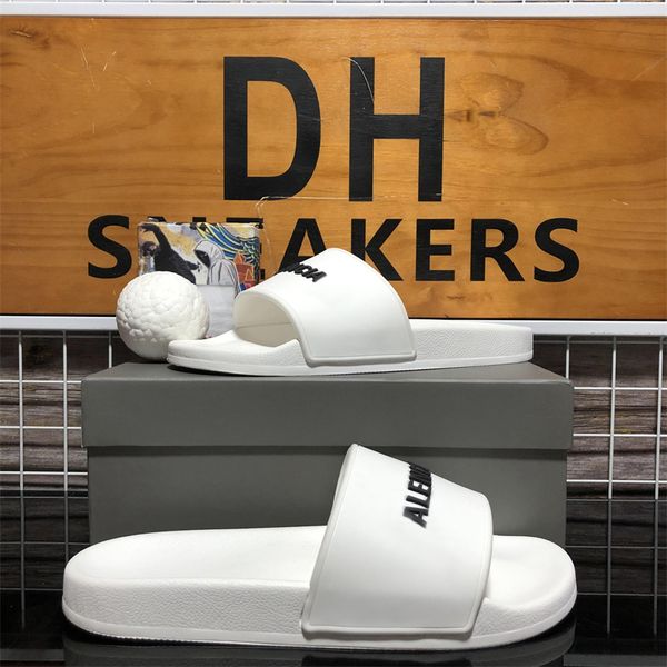 22ss men women designer slipper pairrs soft slides massage pantoufle sandals shoes summer beach outdoor slides cool slippers fashion flat fi, Black
22ss men women designer slipper pairrs soft slides massage pantoufle sandals shoes summer beach outdoor slides cool slippers fashion flat fi, Black