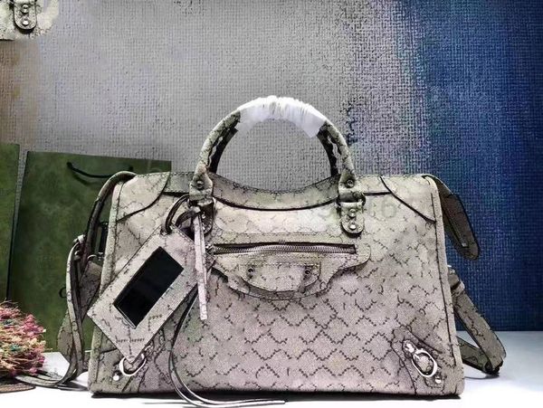 luxury designer handbags women handbag crossbody motorcycle bag goat skin leather fashion trend ladies handle tote with cosmetic
luxury designer handbags women handbag crossbody motorcycle bag goat skin leather fashion trend ladies handle tote with cosmetic