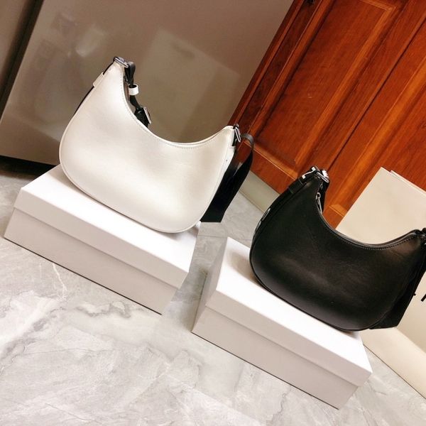french-style half-moon bag under the armpit for women's summer senior sense baguette bag 2022 new fashion temperament one-shoulder cres
french-style half-moon bag under the armpit for women's summer senior sense baguette bag 2022 new fashion temperament one-shoulder cres