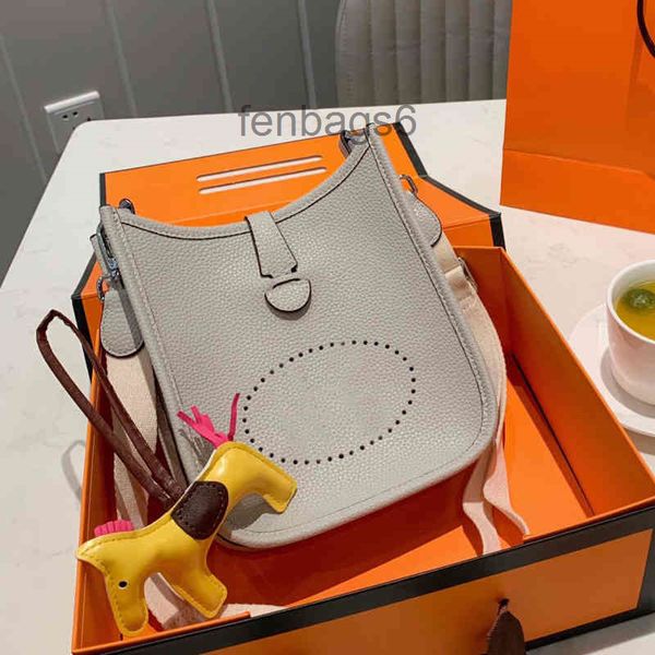 handbags purse cross body bag plain lichi pattern belt fashion h letter width lady classic genuine leather single shoulder bags
handbags purse cross body bag plain lichi pattern belt fashion h letter width lady classic genuine leather single shoulder bags