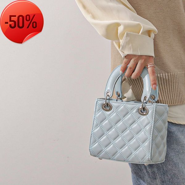 the factory directly bag new fashion french minority dign high sense pearl small female winter msenger hand diana bag
the factory directly bag new fashion french minority dign high sense pearl small female winter msenger hand diana bag