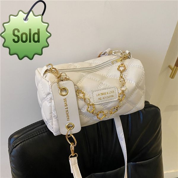 popular chain decoration 2022 summer simple fashion solid color shoulder messenger ladies designer bag handbag
popular chain decoration 2022 summer simple fashion solid color shoulder messenger ladies designer bag handbag